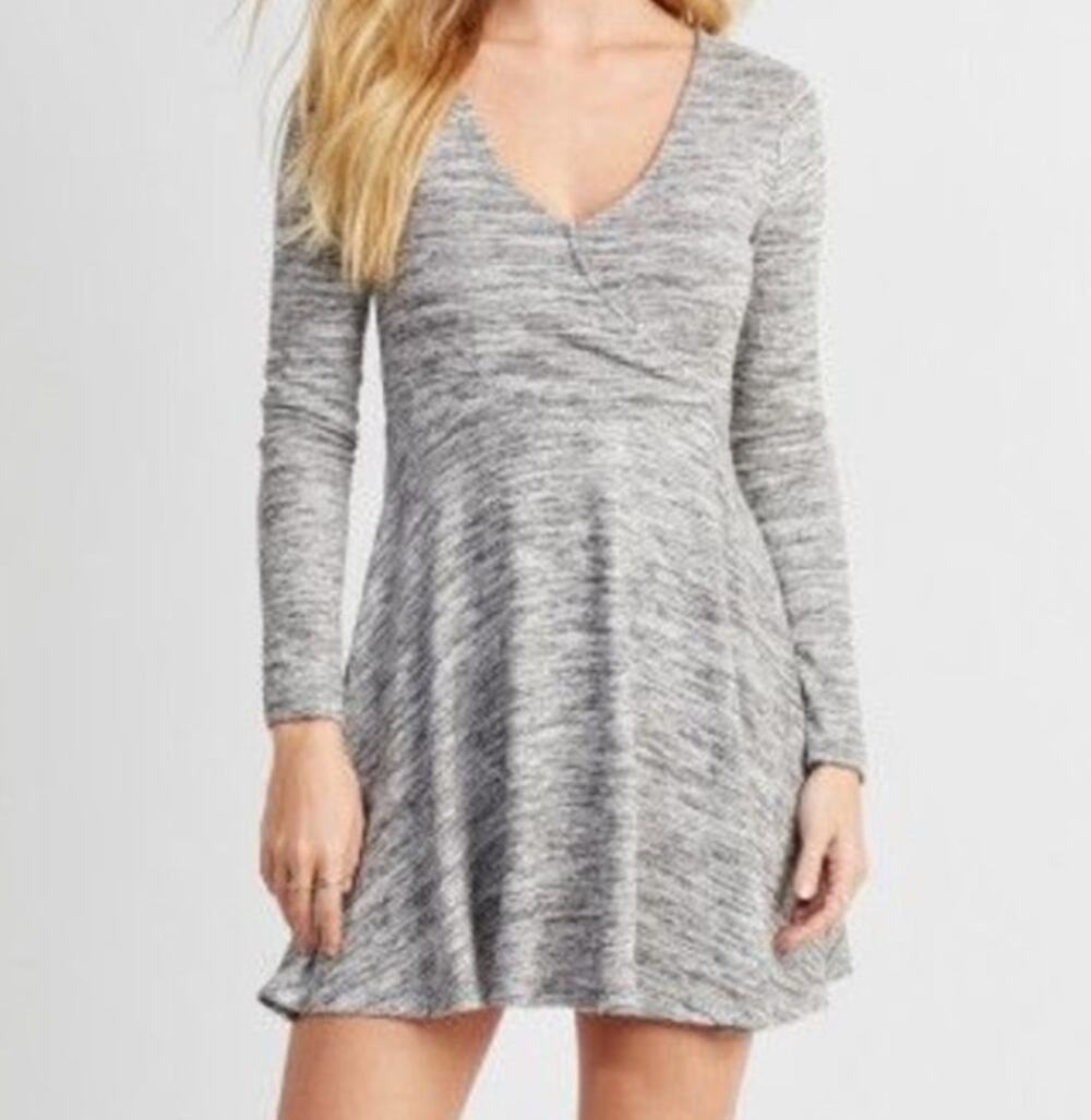 Prince & Fox Womens Medium Heather Gray V Neck Long Sleeve Knit Dress